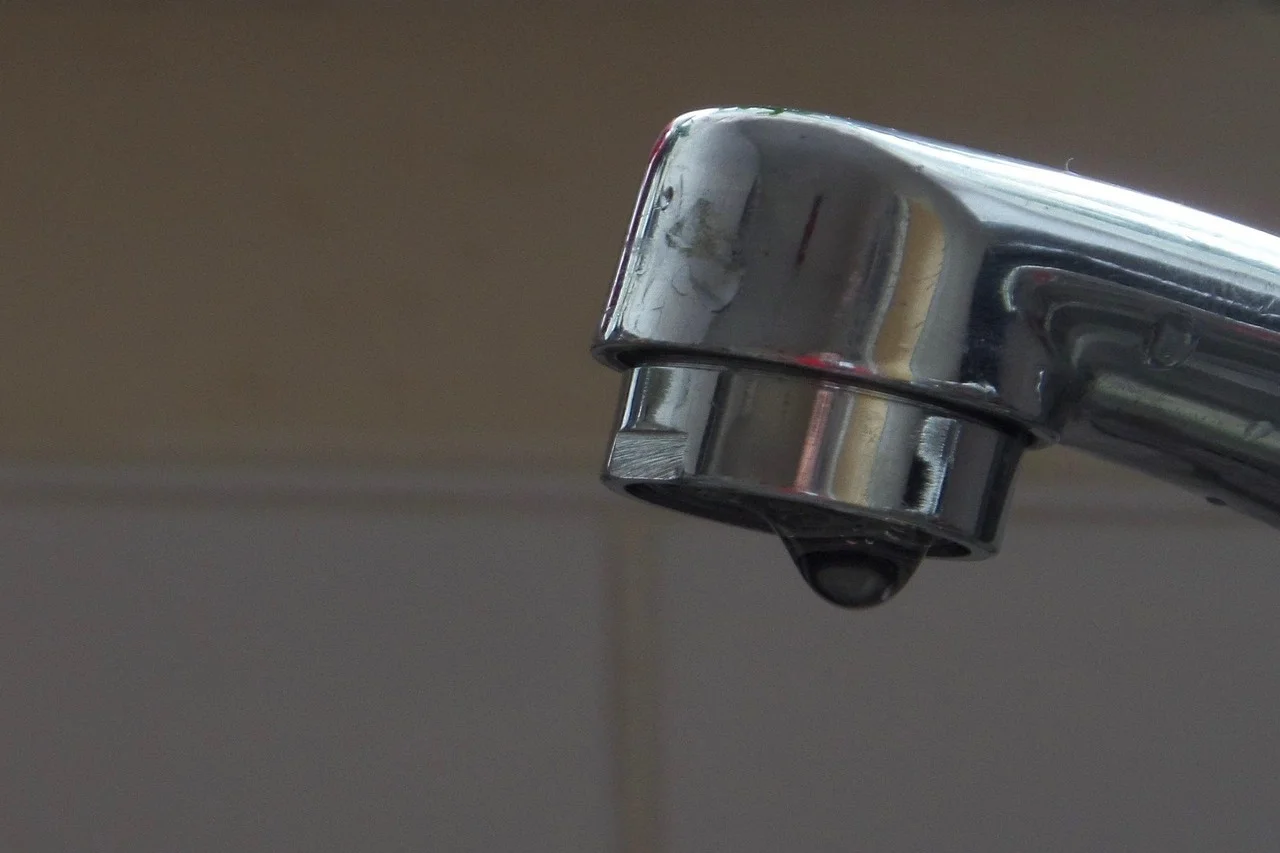 Cum să repari un robinet care picură fără să chemi instalatorul?