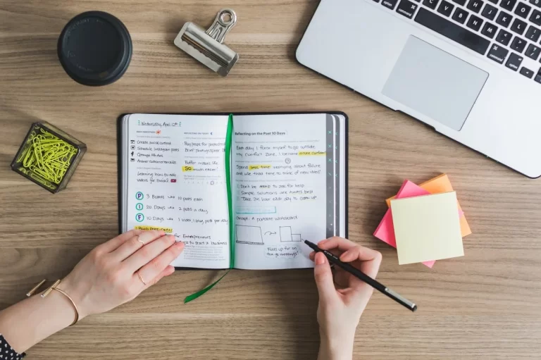 Cum să treci un examen când ai învățat doar 20% din materie – Strategii de urgentă